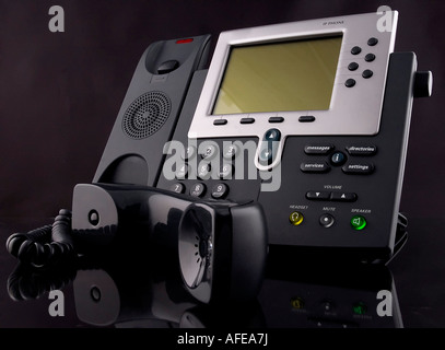 Telefono IP su uno sfondo nero Foto Stock