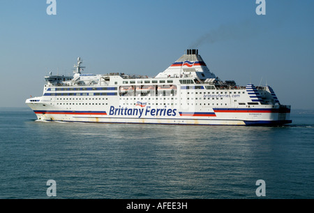 Normandie nave roro Brittany Ferries Cross Channel in partenza in traghetto Portsmouth Inghilterra REGNO UNITO Foto Stock