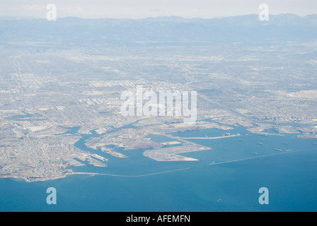Lungo la spiaggia e il Porto di Los Angeles in Los Angeles, California area dall'aria Foto Stock