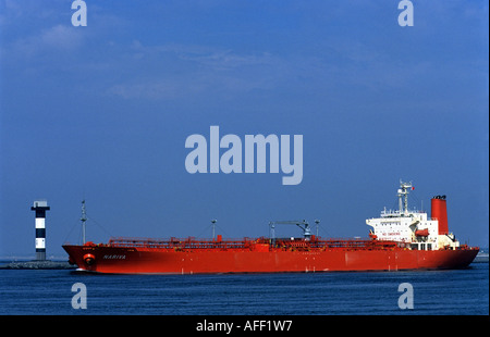 Petroliera Nariva' di lasciare il porto di Rotterdam, Olanda. Foto Stock