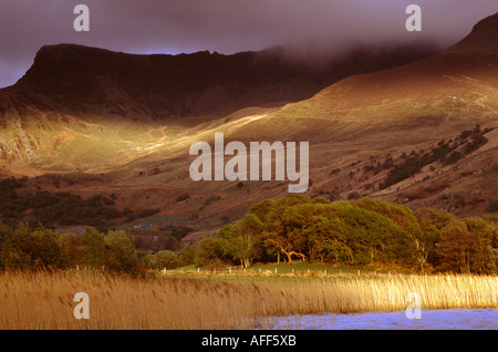 Tempesta oltre la cresta Nantlle. Parco Nazionale di Snowdonia. Galles Foto Stock