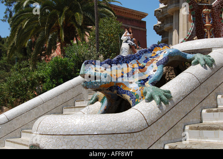 La famosa lucertola nel Parc Guell Barcellona Spagna Foto Stock