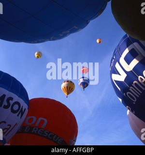 I palloni ad aria calda a decollare in Bristol International Balloon Festival Foto Stock