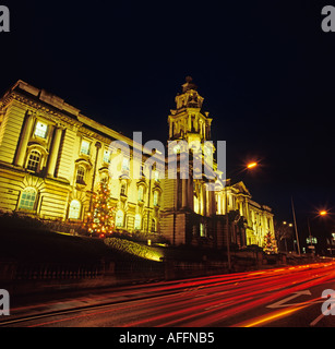 Cheshire Stockport Natale illuminato Town Hall di notte Foto Stock