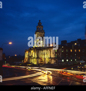 Cheshire Stockport Town Hall di notte Foto Stock