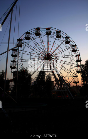 Il carnevale ruota panoramica Ferris in Kuwait City Foto Stock