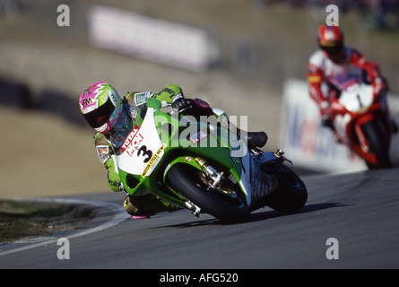 Steve Hislop equitazione per Kawasaki nel mondo super bike a Brands Hatch Foto Stock