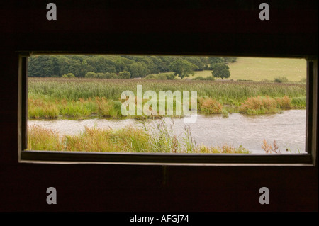 Una vista della palude e reedbed a Leighton Moss RSPB riserva da uno delle pelli Foto Stock