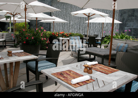 Miami Florida, Brickell Avenue, Four Seasons, hotel, tavolo, sedia, ombrello, FL060602299 Foto Stock