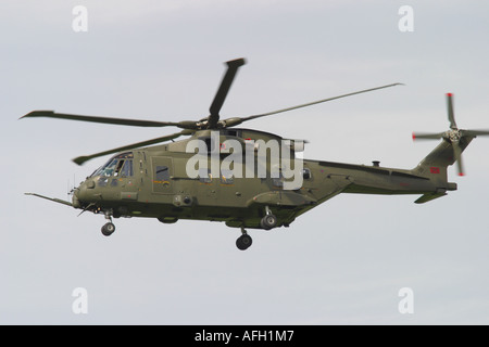 RAF Royal Air Force Westland Merlin HC 3 trasporto di truppe sul campo di battaglia di utility di supporto elicottero Foto Stock