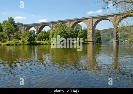 Ponte ferroviario, viadict oltre la Ruhr, costruito 1877-1878, Herdecke, Dortmund, bacino della Ruhr, NRW, - Renania settentrionale - Vestfalia, Germania Foto Stock