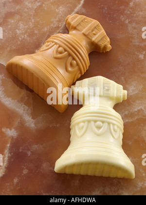 Cioccolato francese e caramello campane di Pasqua Foto Stock