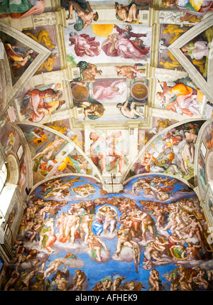 'Sistine Cappella' affreschi a soffitto dipinto da Michelangelo il Museo del Vaticano Musei Vaticani Roma Italia Europa Foto Stock