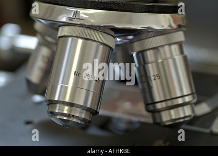 Microscopio, vicino. Foto Stock