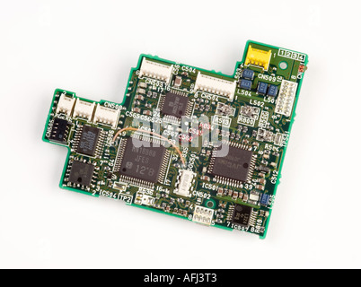 Una scheda di circuito da una videocamera che illustra vari componenti elettronici Foto Stock