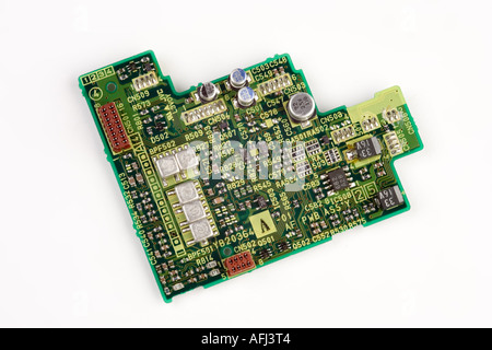 Una scheda di circuito da una videocamera che illustra vari componenti elettronici Foto Stock