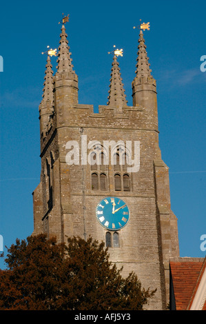La torre e il clock di San Mildred s chiesa Foto Stock
