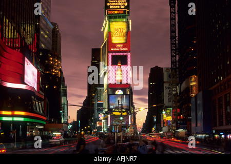 Broadway a Times Square di New York City, Stati Uniti d'America Foto Stock