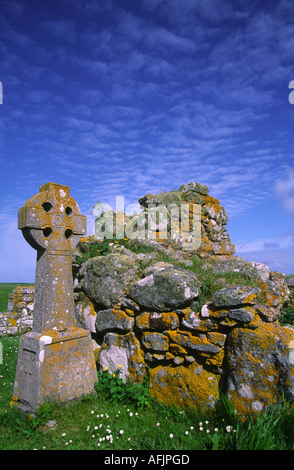 Una vista estiva dei rovinato cappelle e cimitero a Howmore, Sud Uist nelle Ebridi Esterne della Scozia. Foto Stock