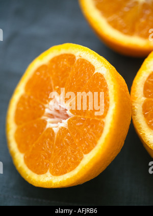 Metà arancioni Foto Stock
