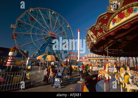 New York City, Brooklyn Borough, Coney Island, Astroland Amusement Park, area pubblica, attività ricreative, Atlantic Ocean NY206, NY206 Foto Stock