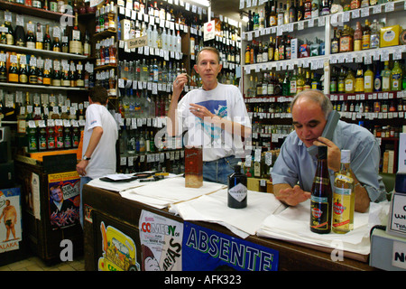 All'interno di Gerry s negozio di bottiglie London Regno Unito Foto Stock