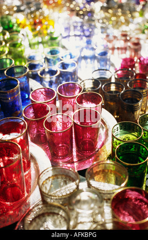 Colorate vetreria marocchino nel souk di Marrakech Foto Stock