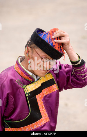 Il vecchio uomo archer presso il festival di Naadam in UB Mongolia Foto Stock