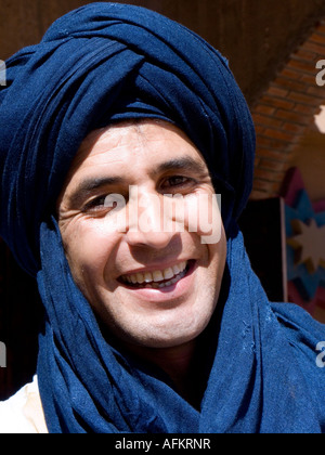 Uomo Tuareg, Ouarzazate, Marocco, Nord Africa Foto Stock