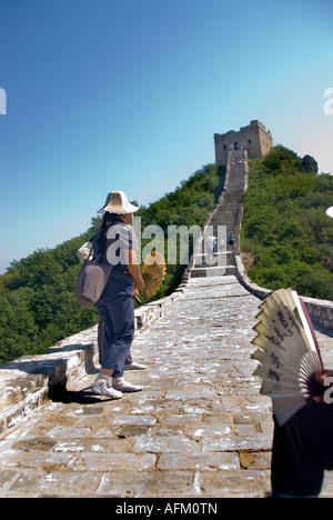 Pechino CINA, Simatai Sezione di 'La grande parete' Cinesi locali donne 'Guide' 'Montagne cinesi' antico monumento Foto Stock