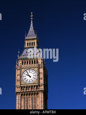 Il Big Ben e la Torre dell Orologio, Palazzo di Westminster dal Tamigi. In stile vittoriano di stile gotico. Foto Stock