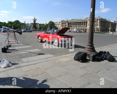 Alfa Romeo Giulietta Spider in professional magazine photoshoot a Place de la Concorde Parigi Francia Foto Stock
