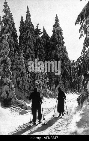 sport, sci, fondo, sciatore in inverno paesaggio, 1930s, 30s, neve, riposo, 20th secolo, , Foto Stock