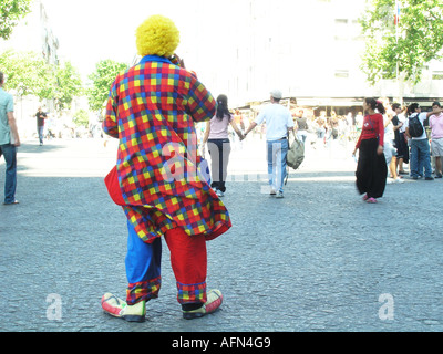 Clown solitario vicino al centro Pompidou 4° arr. Parigi Francia Foto Stock