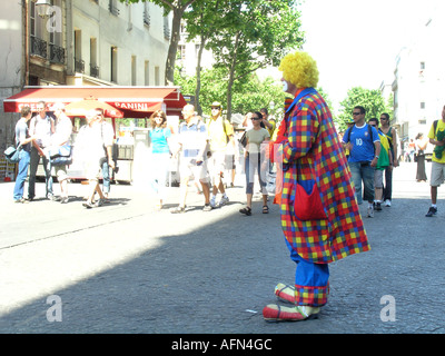Clown solitario vicino al centro Pompidou 4° arr. Parigi Francia Foto Stock