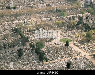 Area di Montparnasse di Parigi guardando verso il basso sulla grande cimitero Foto Stock