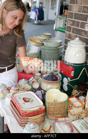 Indiana LaPorte County, Michigan City, Lighthouse Premium Outlet Mall, donna donna donna donna, shopping shopper shopping negozi di mercato mercati di mercato Foto Stock