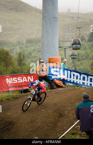 Rachel Atherton che rappresentano la Gran Bretagna a UCI Campionati del mondo di corsa in discesa a Fort William 2007 Foto Stock