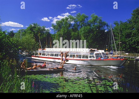 Gita su barca Langholmen Långholmen Canal con lucertole da mare a Stoccolma Foto Stock