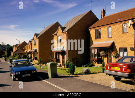 Nuova proprietà immobiliare in fase di costruzione sul bordo Corby nuova città Northamptonshire. Rigenerazione Corby è una vecchia città d'acciaio 1981 anni 80 Regno Unito HOMER SYKES Foto Stock