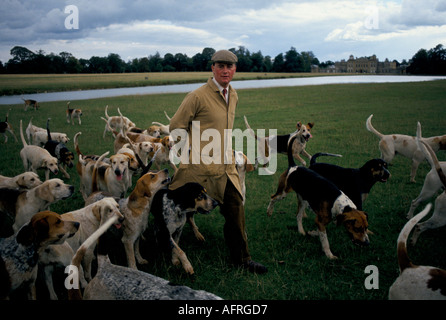 Charles Wheeler Huntsman. Duke of Beaufort Hunt Badminton estate Gloucestershire esercizio del cane mattutino in Parkland 1996 1990s UK HOMER SYKES Foto Stock