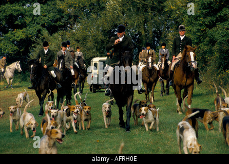 Duke of Beaufort Hunt Badminton Gloucestershire Capitano Ian Farquhar Joint Master conduce il campo fuori inizio dei giorni caccia 1996 1990s UK HOMER SYKES Foto Stock