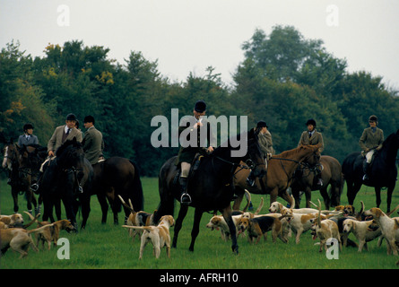 Duke of Beaufort Hunt Badminton Gloucestershire Capitano Ian Farquhar Joint Master conduce il campo fuori inizio dei giorni caccia 1996 1990s UK HOMER SYKES Foto Stock