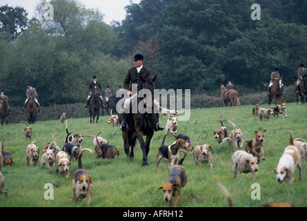 Duke of Beaufort Hunt Badminton Gloucestershire Capitano Ian Farquhar Joint Master conduce il campo fuori inizio dei giorni caccia 1996 1990s UK HOMER SYKES Foto Stock