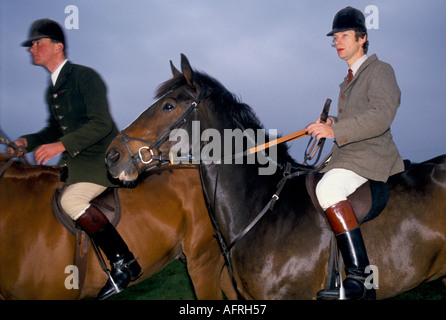 Giornalista Rorry Knight Bruce. Charles Wheeler primo Whipper in Caccia con il Duca di Beaufort Hunt 1990s 1996 Regno Unito HOMER SYKES Foto Stock