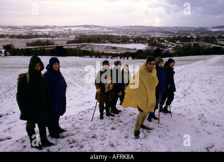 Attiva, anziani, membri della Ramblers Association Winter Walk impreparati, maltempo Farthing Downs Surrey, Inghilterra, gennaio 1991. 1990 UK HOMER SYKES Foto Stock