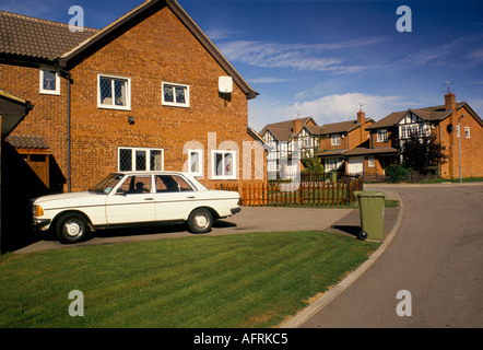 Nuova proprietà residenziale costruita di recente al confine con la nuova città di Corby, Northamptonshire. Regeneration Corby è un'antica città dell'acciaio degli anni '1981 1980 del Regno Unito, HOMER SYKES Foto Stock