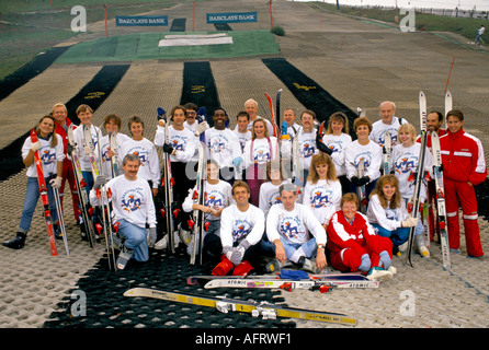 Beckton Alps. Evento del personale della banca Barclays. Personale della banca al dettaglio in una giornata sulla pista della scuola di sci asciutta. Beckton, East London Inghilterra Inghilterra 1990s HOMER SYKES Foto Stock