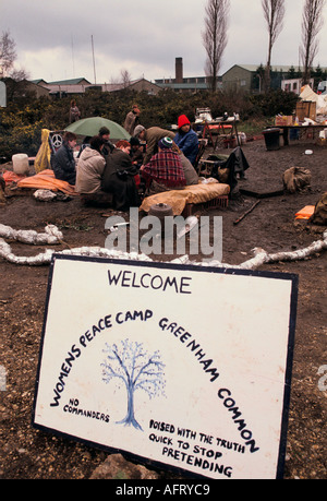 Manifestazione Peace Camp Womens contro la base militare americana Greenham Common Berkshire anni '1983 1980 HOMER SYKES Foto Stock