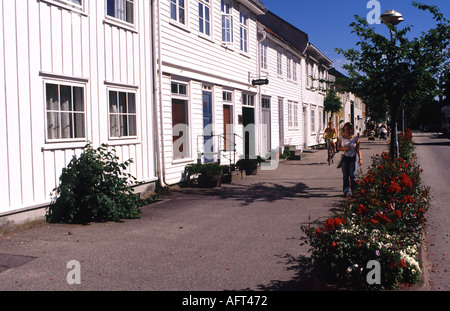 Belle terrazze in legno case di abitazione nella Città Vecchia Kristiansand, Norvegia Foto Stock